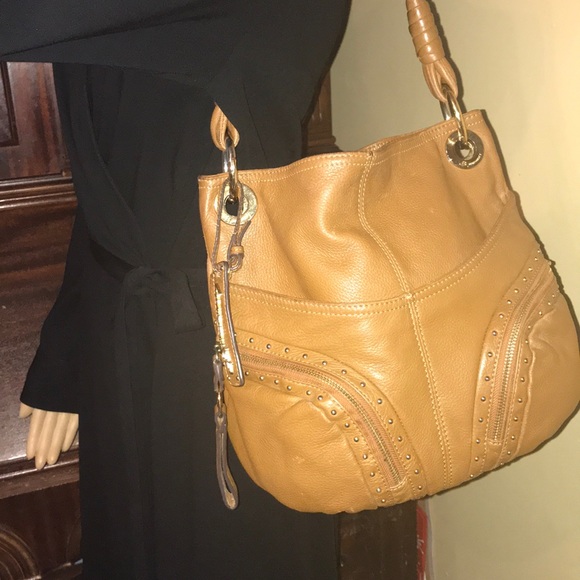 B Makowsky - Picture 2 of 12